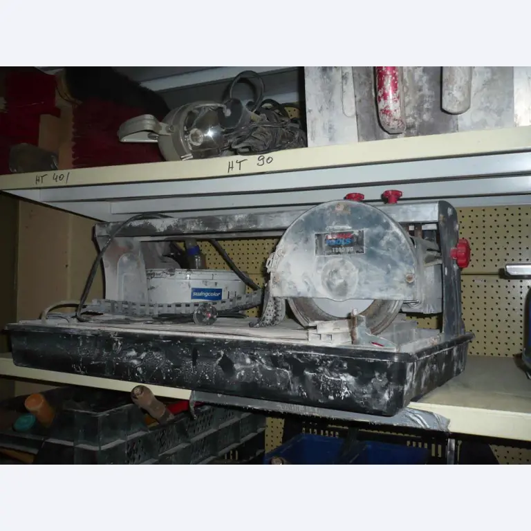 workshop equipment consisting of hand machines and equipment of a sanitary and installation company<br>  -7