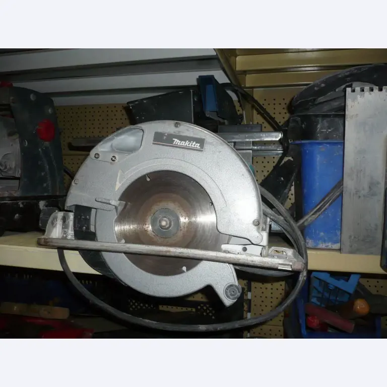 workshop equipment consisting of hand machines and equipment of a sanitary and installation company<br>  -8