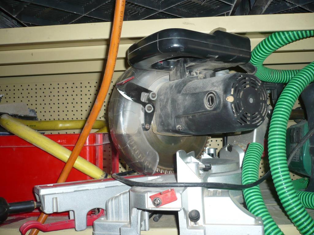 workshop equipment consisting of hand machines and equipment of a sanitary and installation company<br>  -9