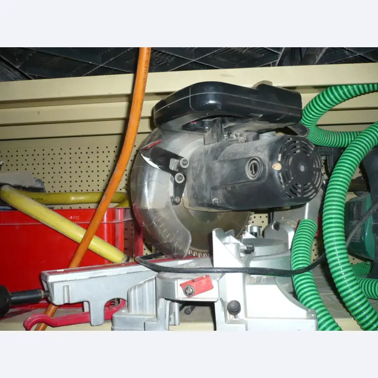 workshop equipment consisting of hand machines and equipment of a sanitary and installation company<br>  -9