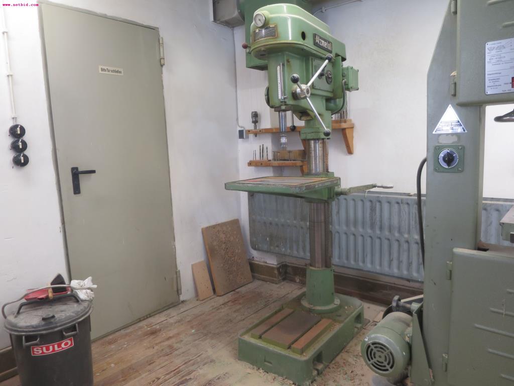 
Machines et équipement d'une entreprise de modélisme-1