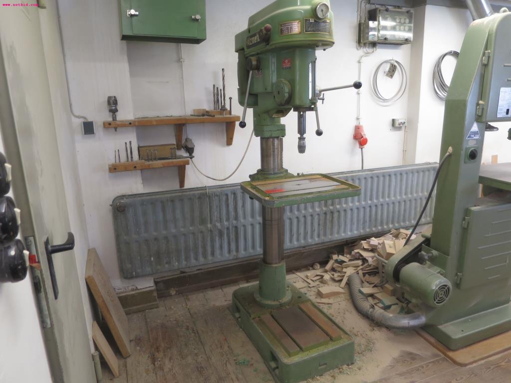 
Machines et équipement d'une entreprise de modélisme-2