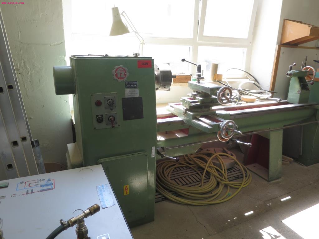 
Machines et équipement d'une entreprise de modélisme-1