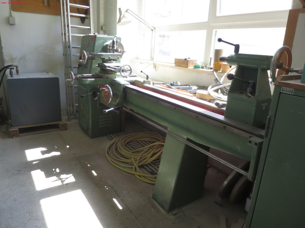 
Machines et équipement d'une entreprise de modélisme-2