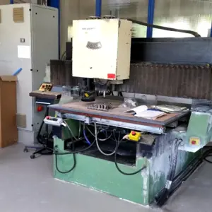 Automate de défonçage CNC Maka KPF 552