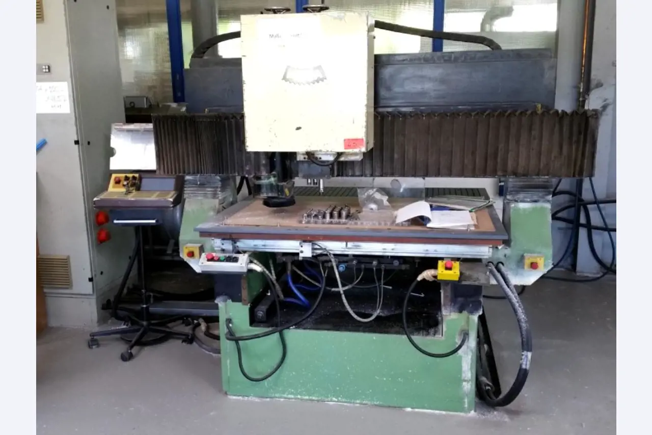 Machines as well as the business and office equipment of a plastics processing company-2