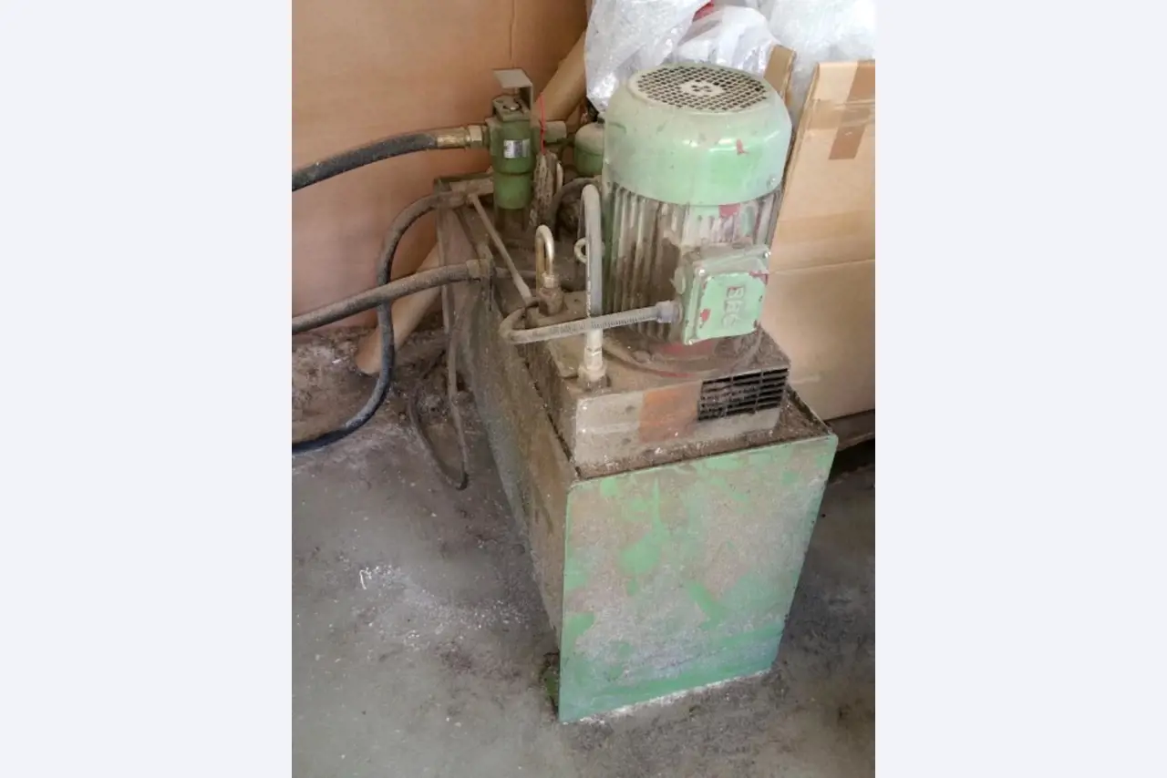 Machines as well as the business and office equipment of a plastics processing company-6
