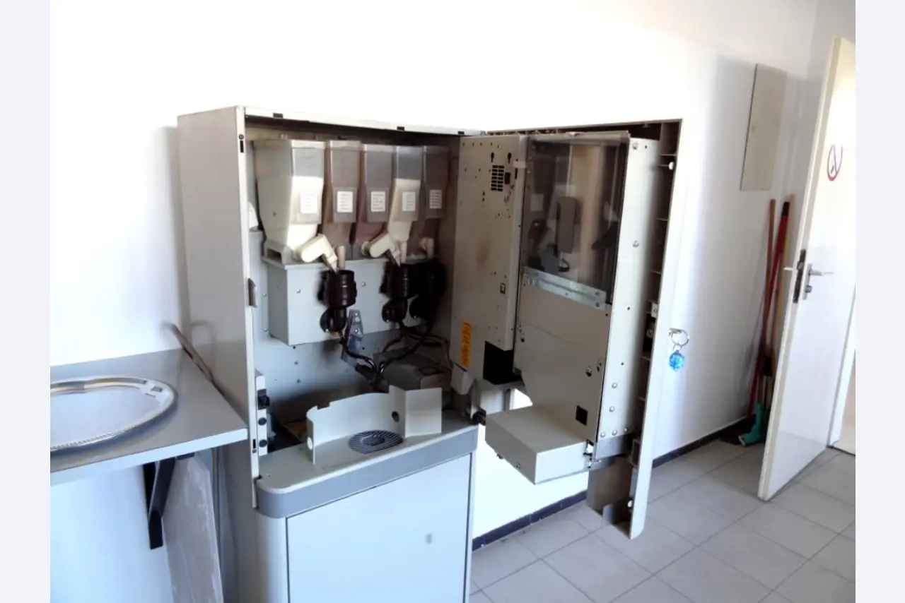 Machines as well as the business and office equipment of a plastics processing company-2