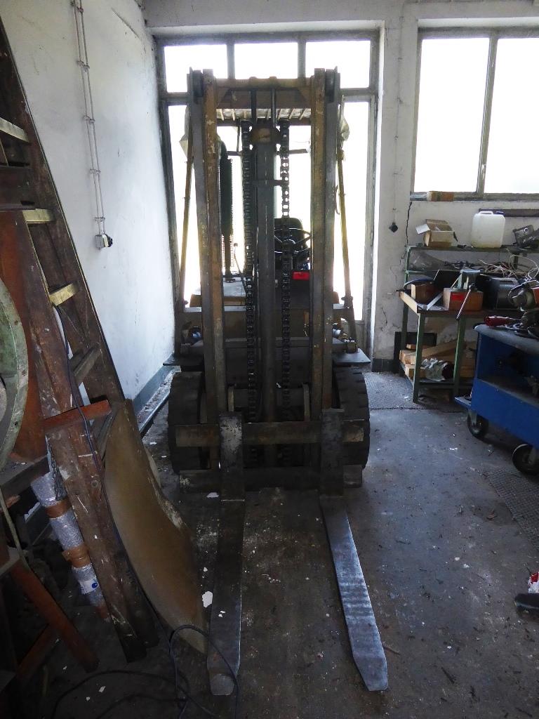 
Machines d'usinage, technique de soudage, outils manuels<br>.-2