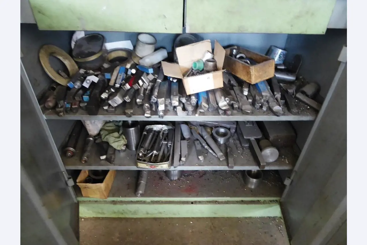 Machines d'usinage, technique de soudage, outils manuels<br>.-2