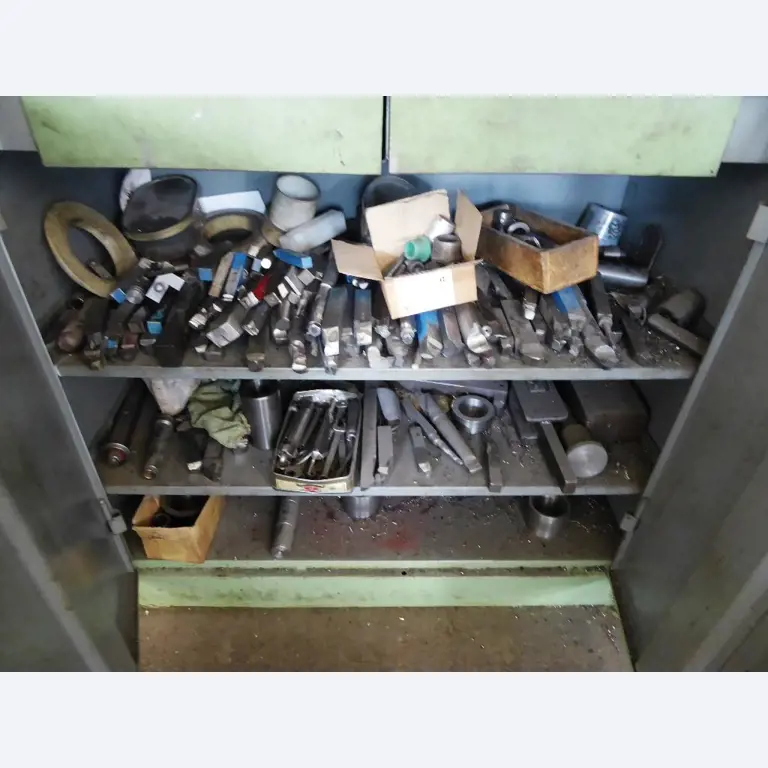 Machines d'usinage, technique de soudage, outils manuels<br>.-2