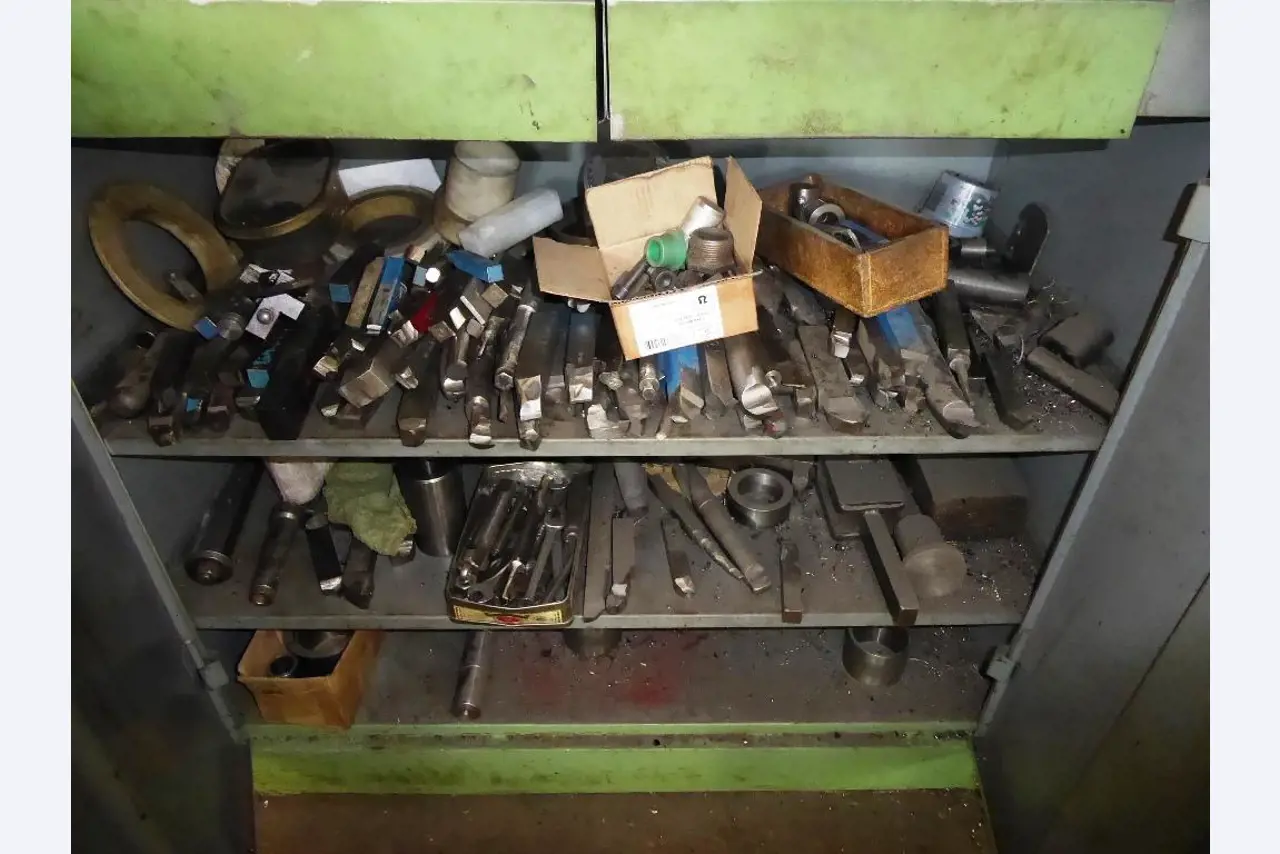 Machines d'usinage, technique de soudage, outils manuels<br>.-3