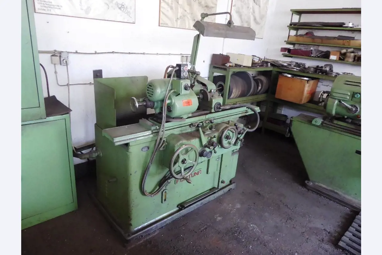 Machines d'usinage, technique de soudage, outils manuels<br>.-1
