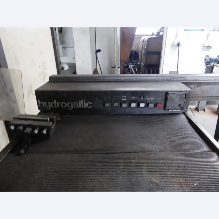Machines d'usinage, technique de soudage, outils manuels<br>.-11