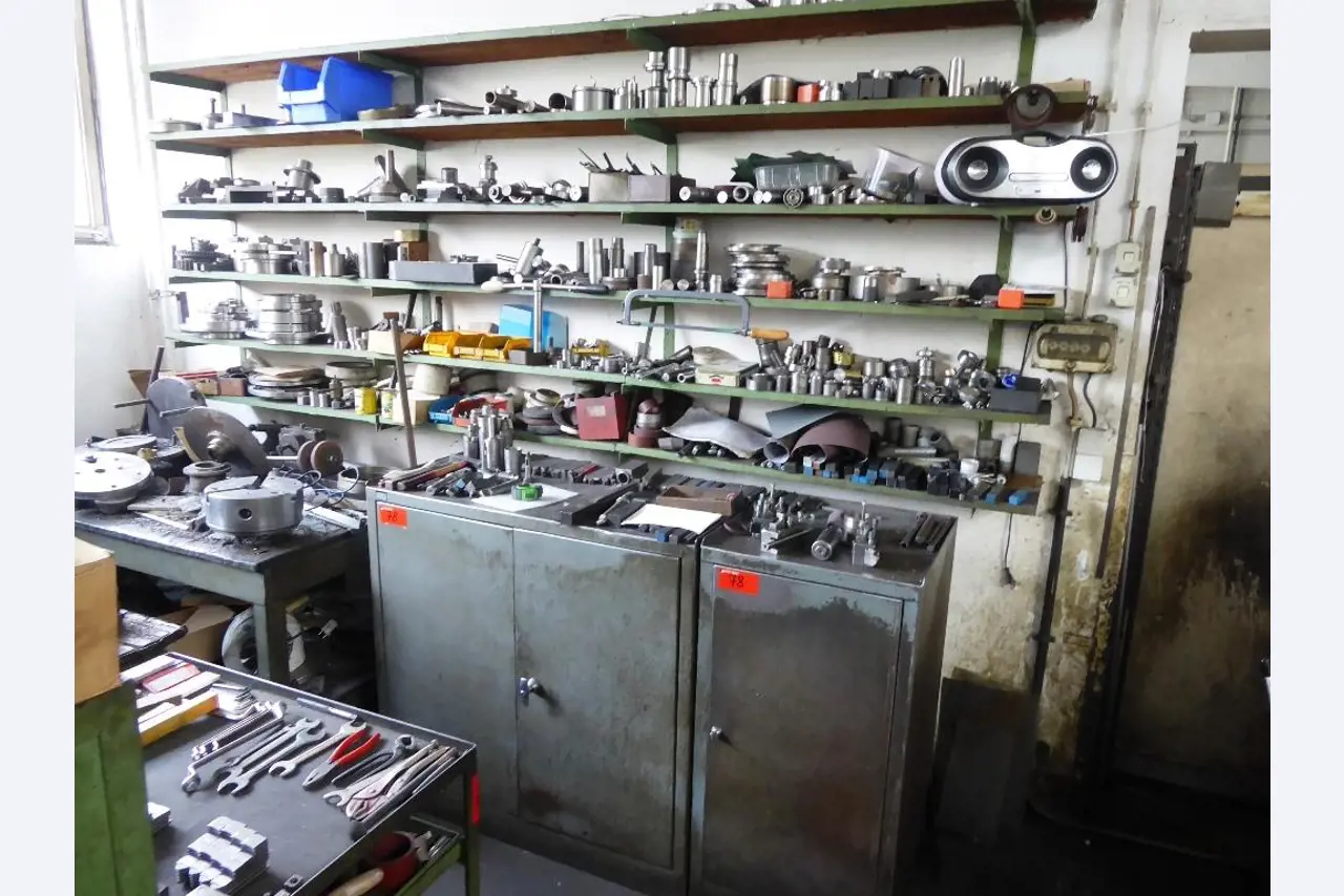Machines d'usinage, technique de soudage, outils manuels<br>.-16