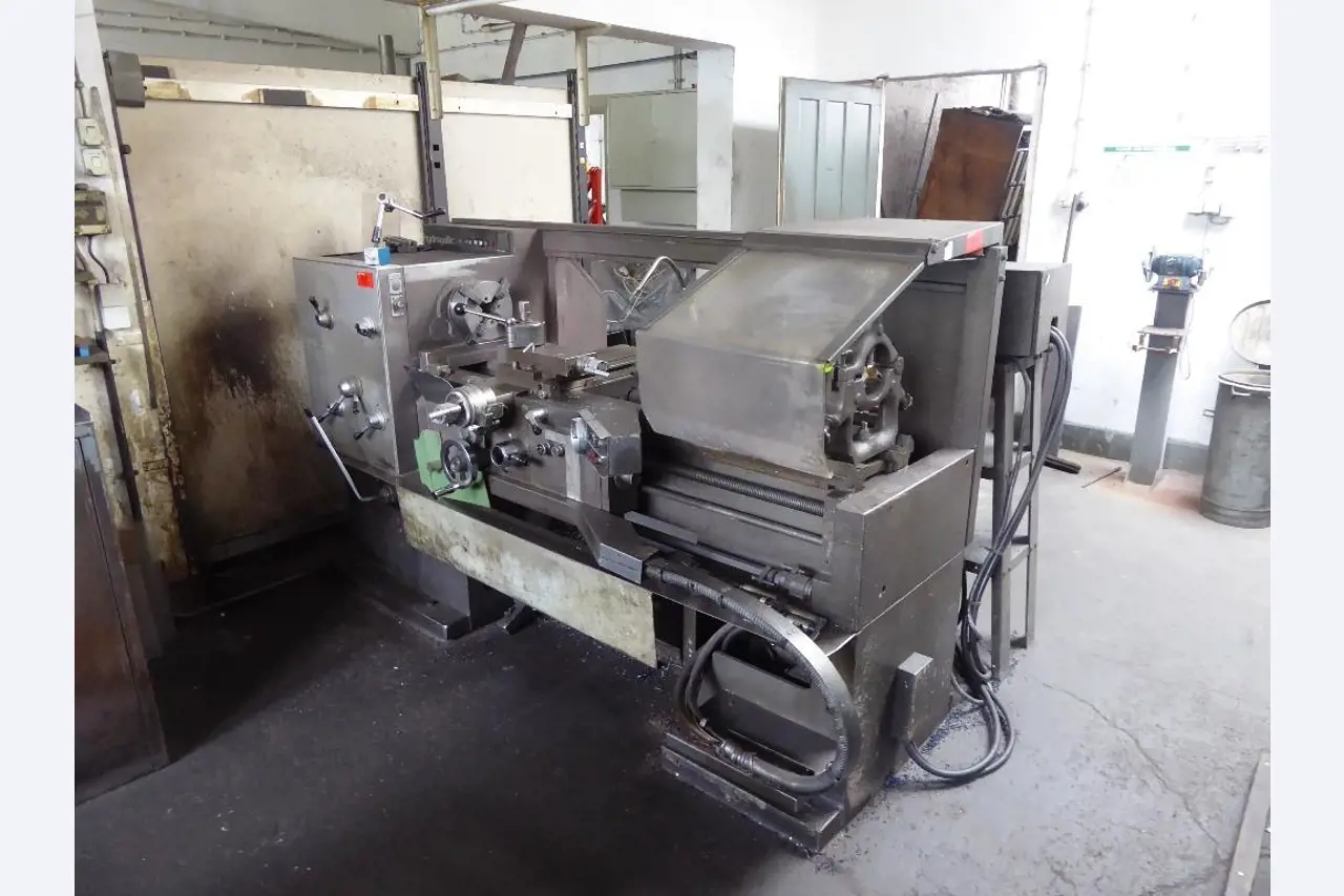 Machines d'usinage, technique de soudage, outils manuels<br>.-1