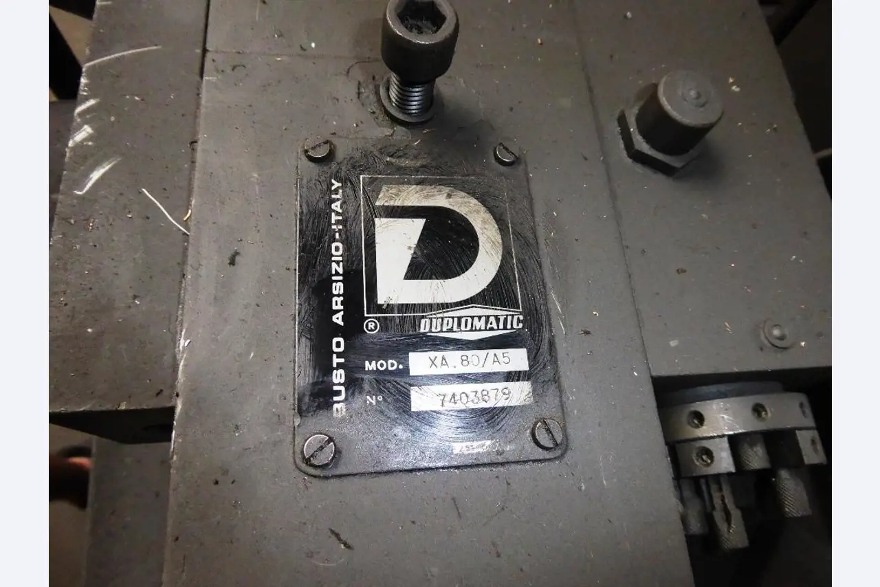 Machines d'usinage, technique de soudage, outils manuels<br>.-8