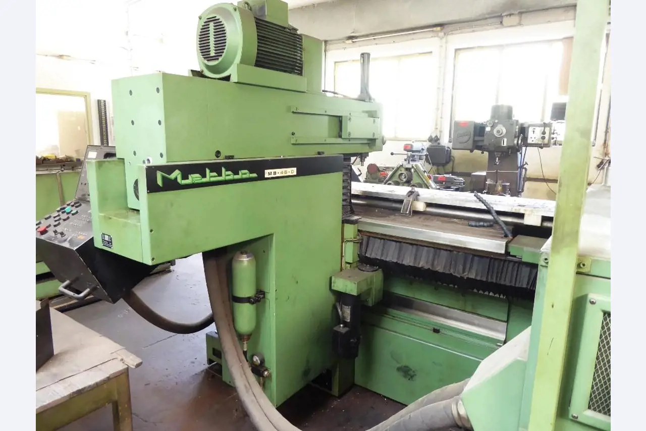 Machines d'usinage, technique de soudage, outils manuels<br>.-5
