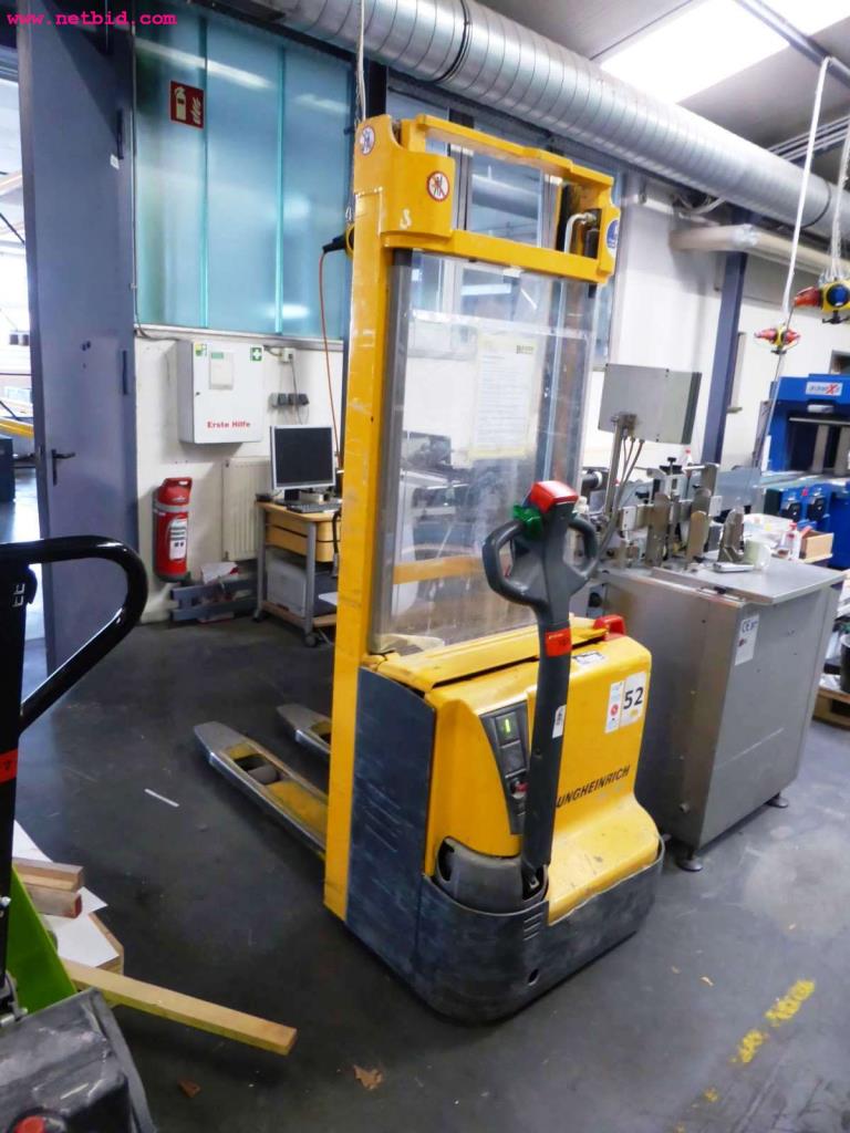 machines from the sheet-fed offset printing sector and print processing<br>-1