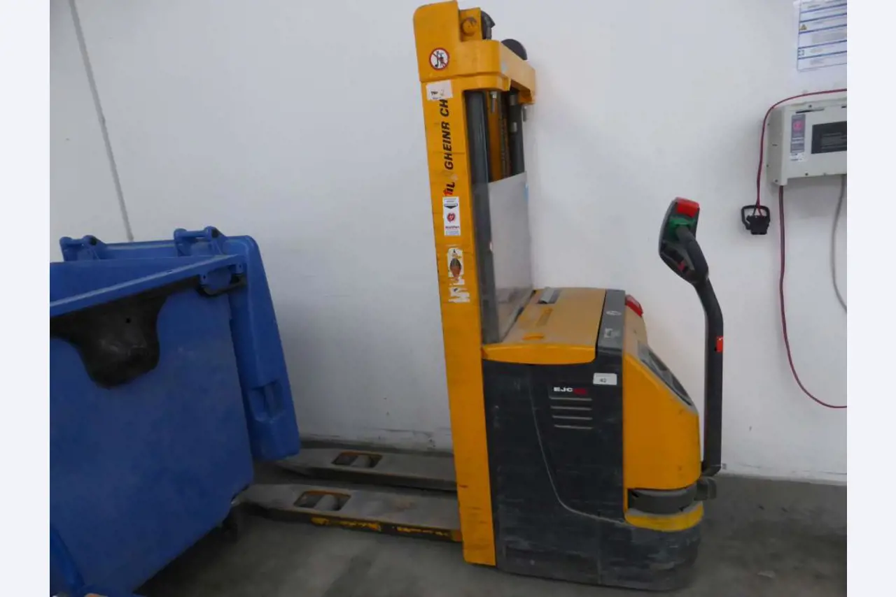 machines from the sheet-fed offset printing sector and print processing<br>-1