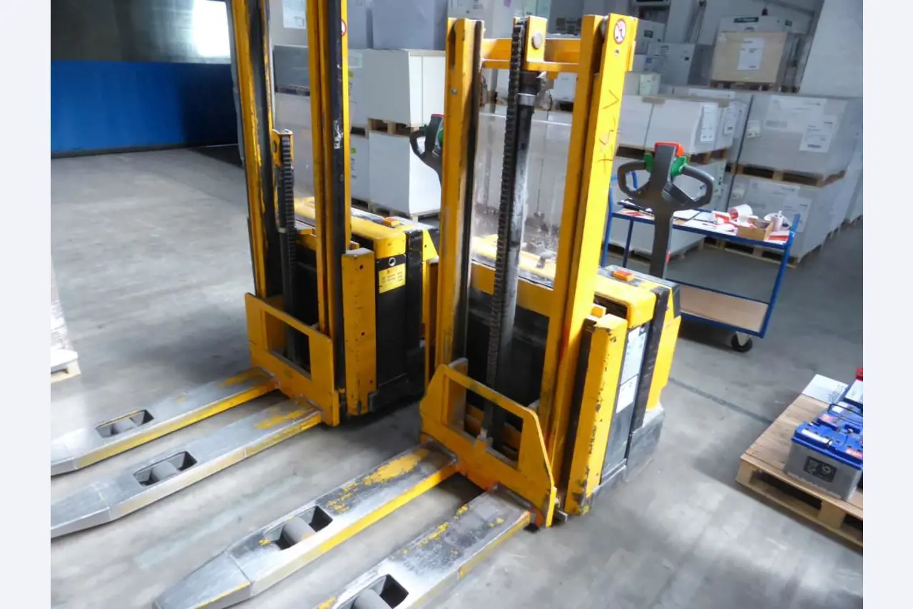 machines from the sheet-fed offset printing sector and print processing<br>-1