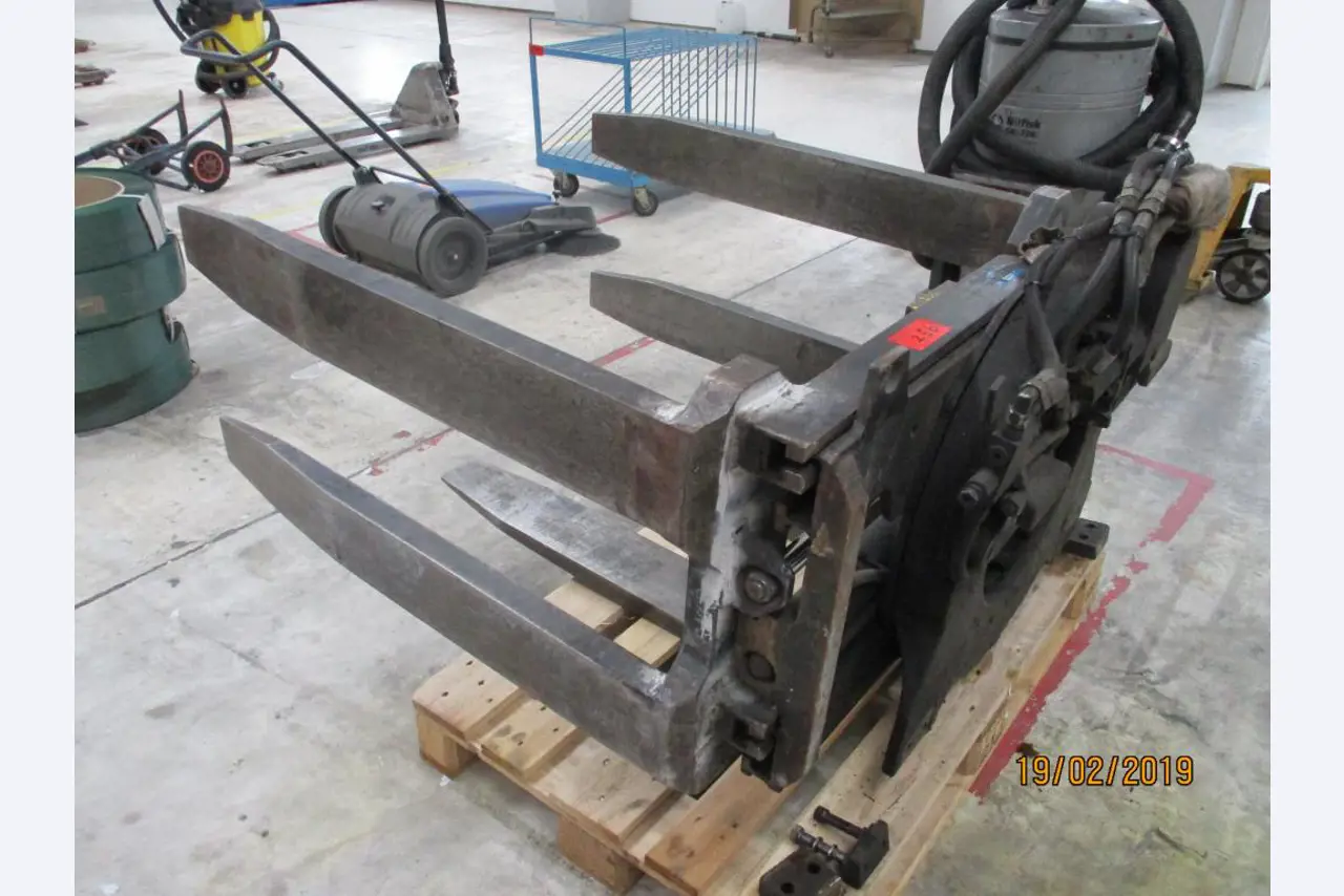 Máquinas de impressão offset e de acabamento de impressão
-1