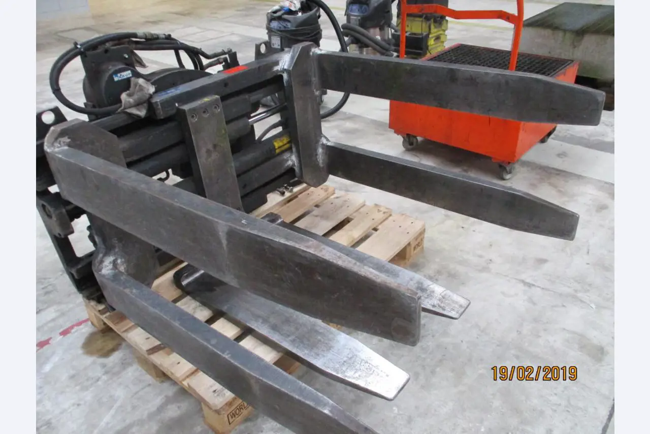 Máquinas de impressão offset e de acabamento de impressão
-4