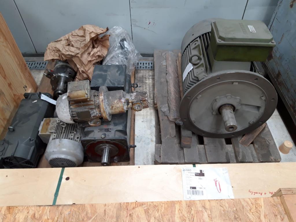 Maschinen aus dem Bereich Rollenoffsetdruck und Druckweiterverarbeitung
-4