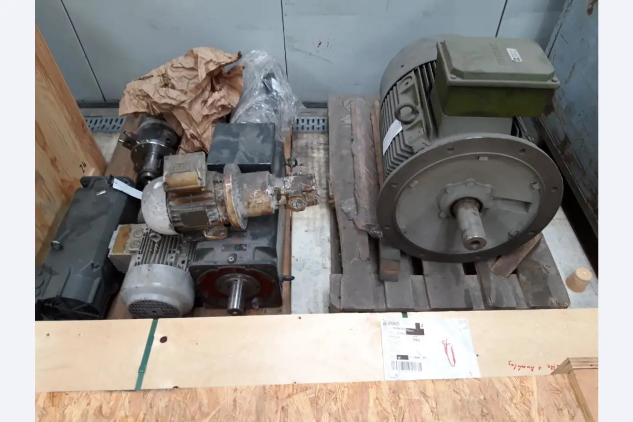 Maschinen aus dem Bereich Rollenoffsetdruck und Druckweiterverarbeitung
-4