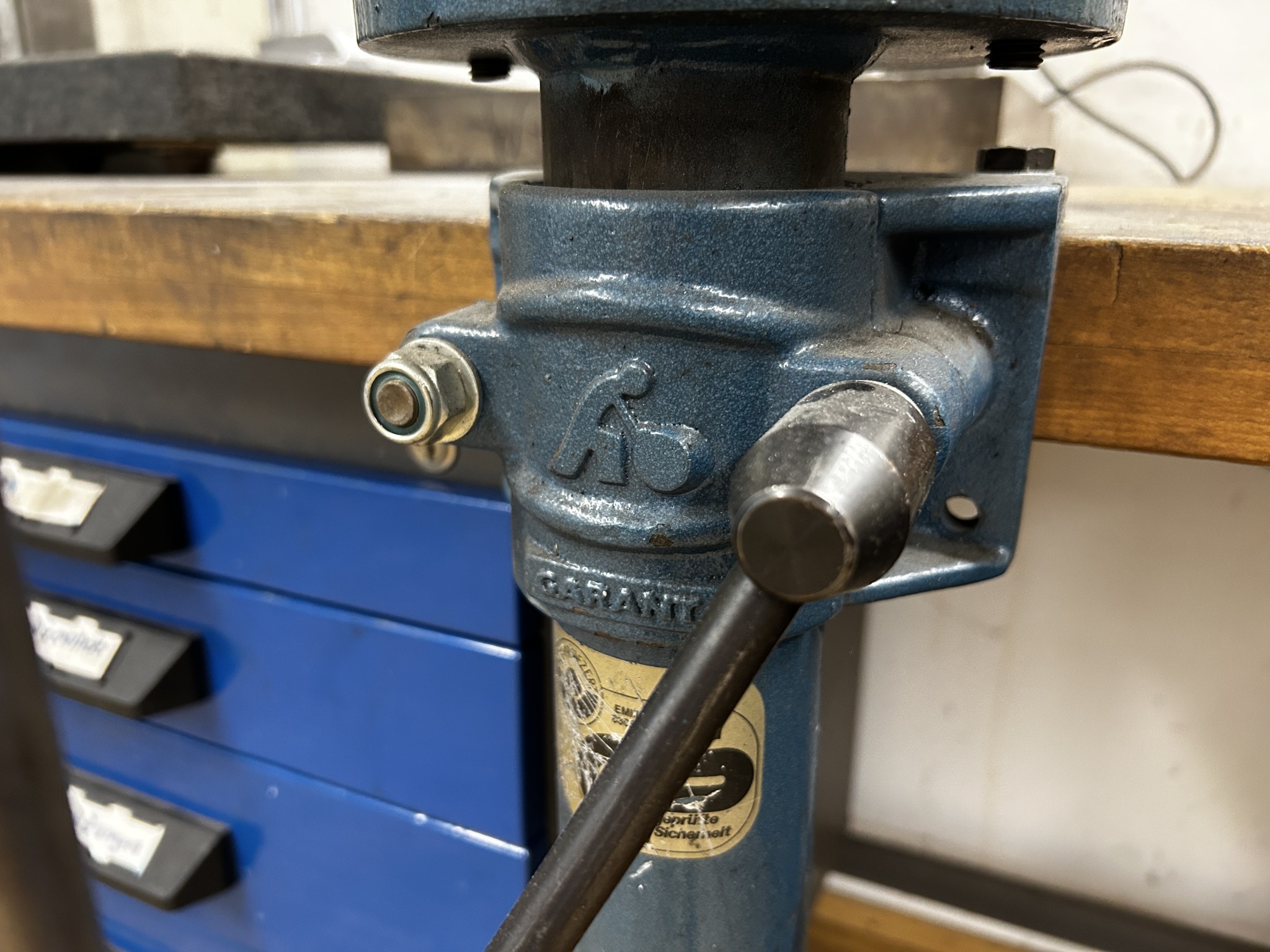 Nicht mehr benötigtes Equipment einer beruflichen Schule-4