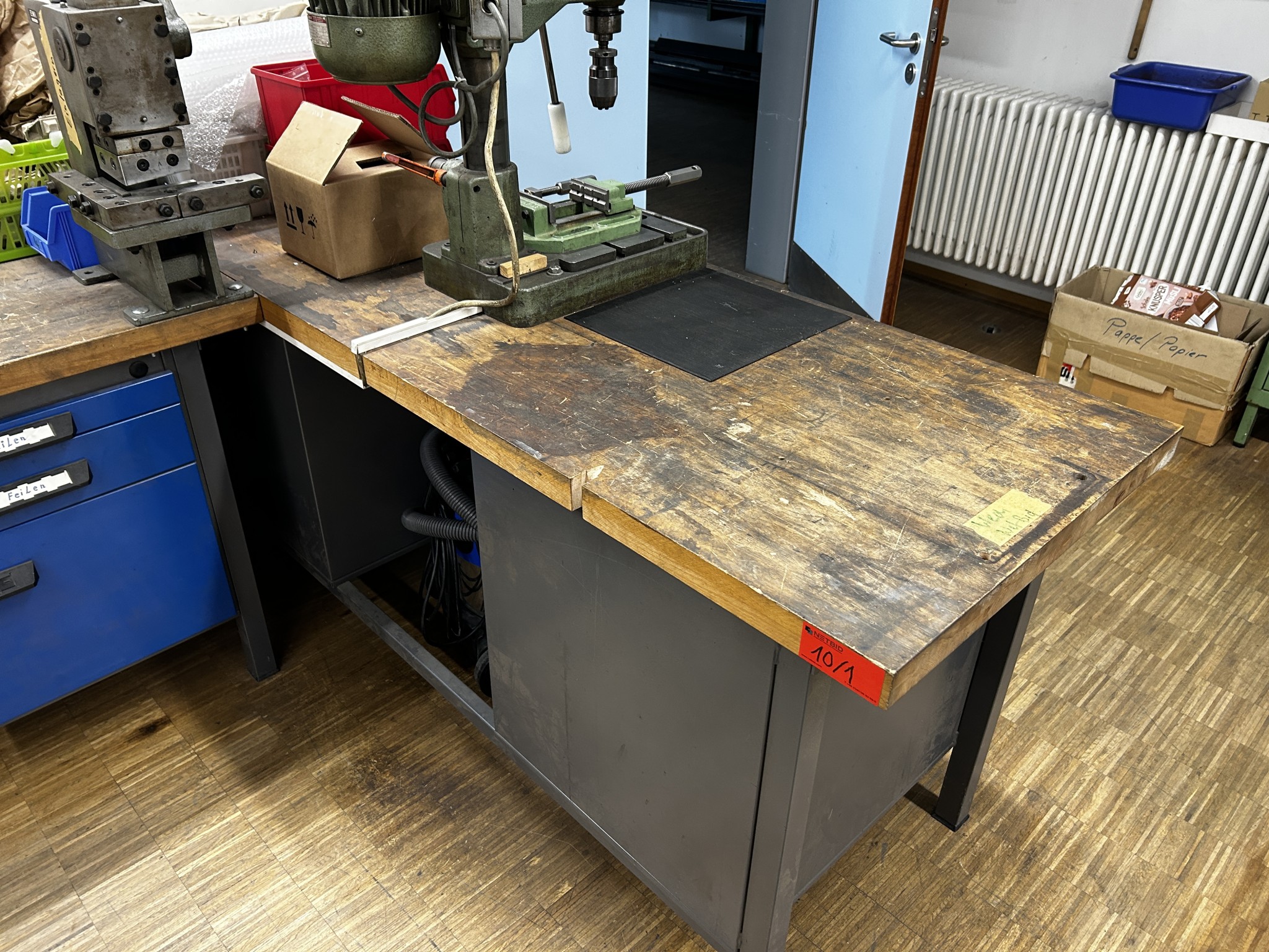 Nicht mehr benötigtes Equipment einer beruflichen Schule-6