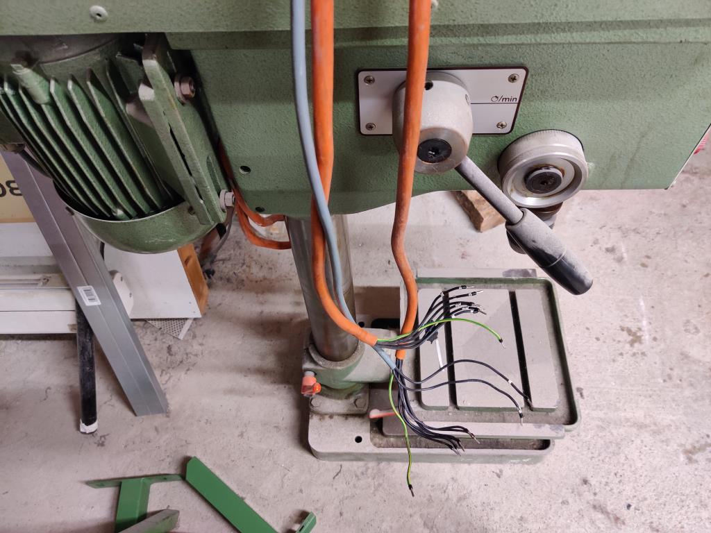 Nicht mehr benötigtes Equipment einer beruflichen Schule-7