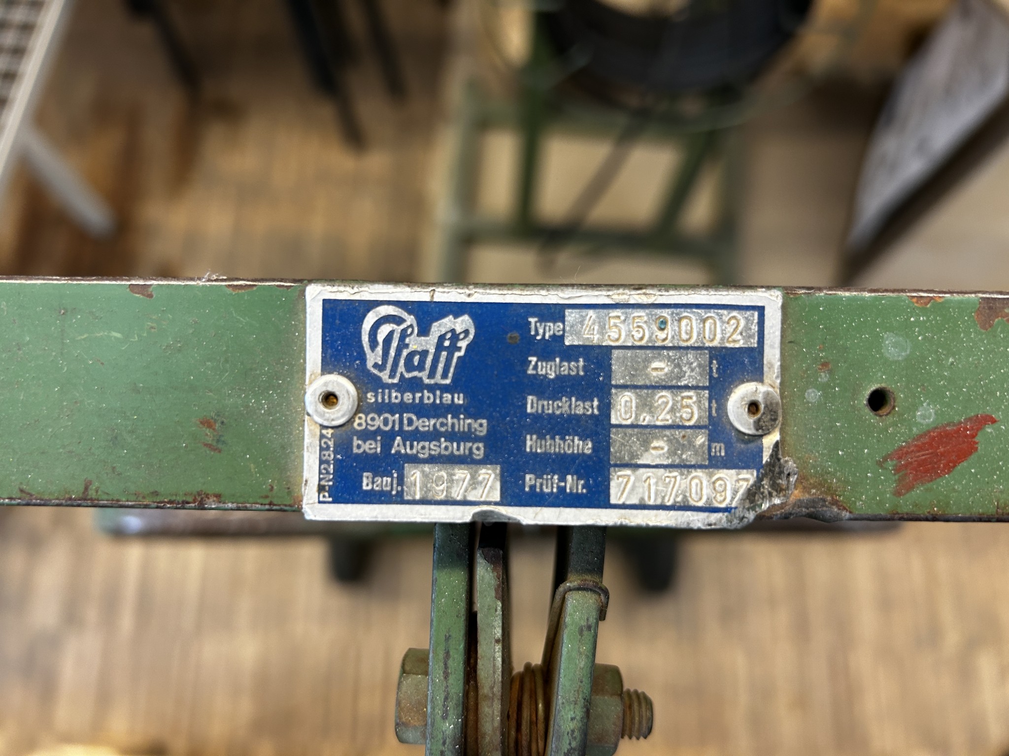 Nicht mehr benötigtes Equipment einer beruflichen Schule-1