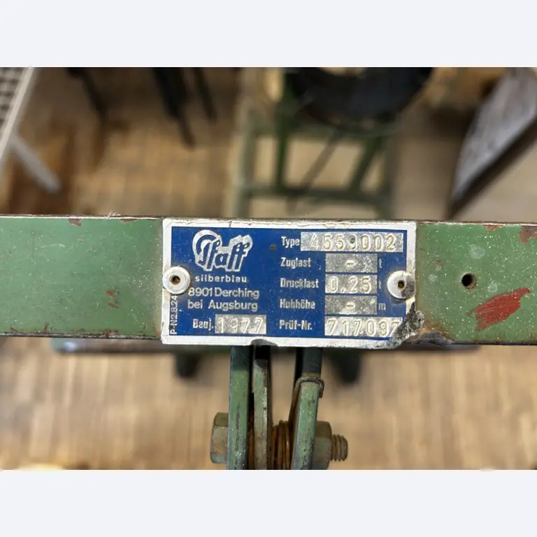 Nicht mehr benötigtes Equipment einer beruflichen Schule-1