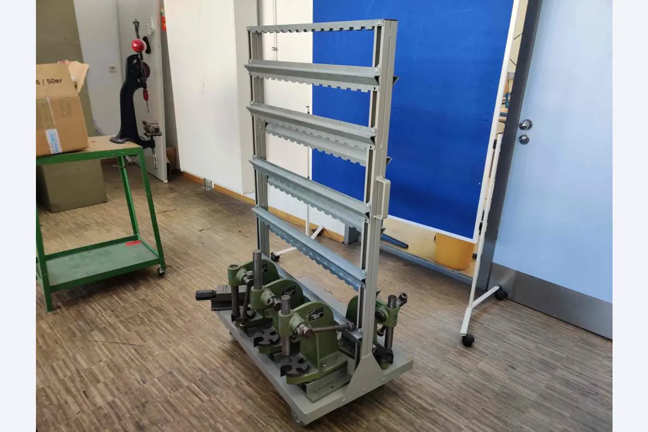 Sprzęt, który nie jest już wymagany przez szkołę zawodową-8