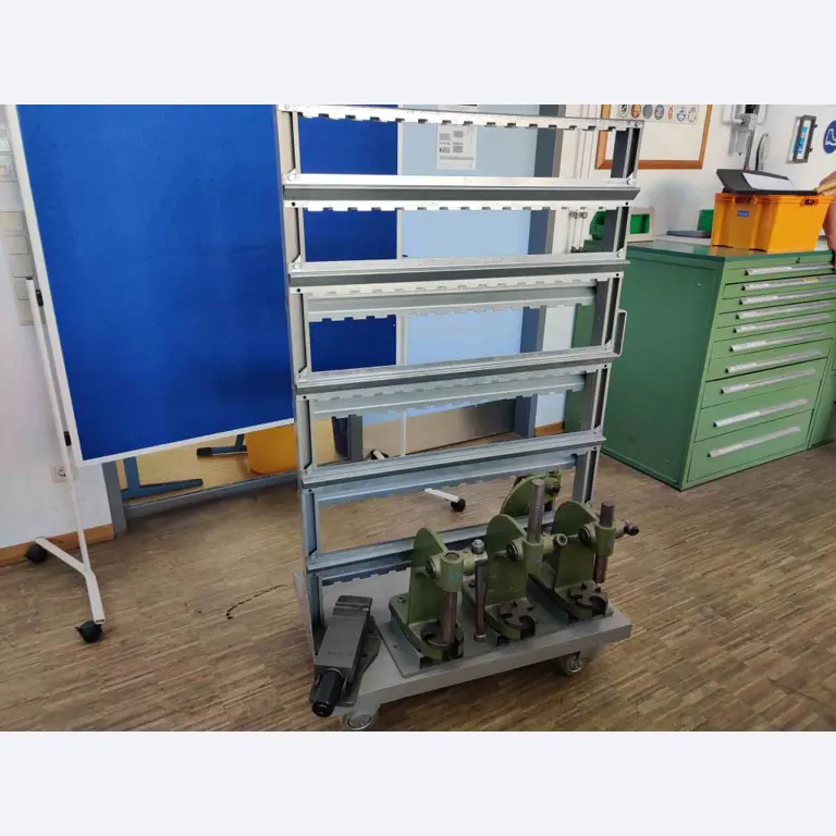 Sprzęt, który nie jest już wymagany przez szkołę zawodową-9