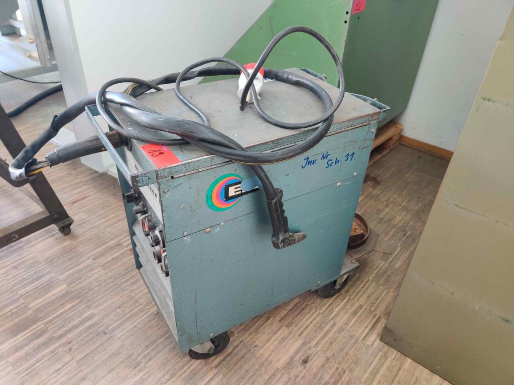 Nicht mehr benötigtes Equipment einer beruflichen Schule-4