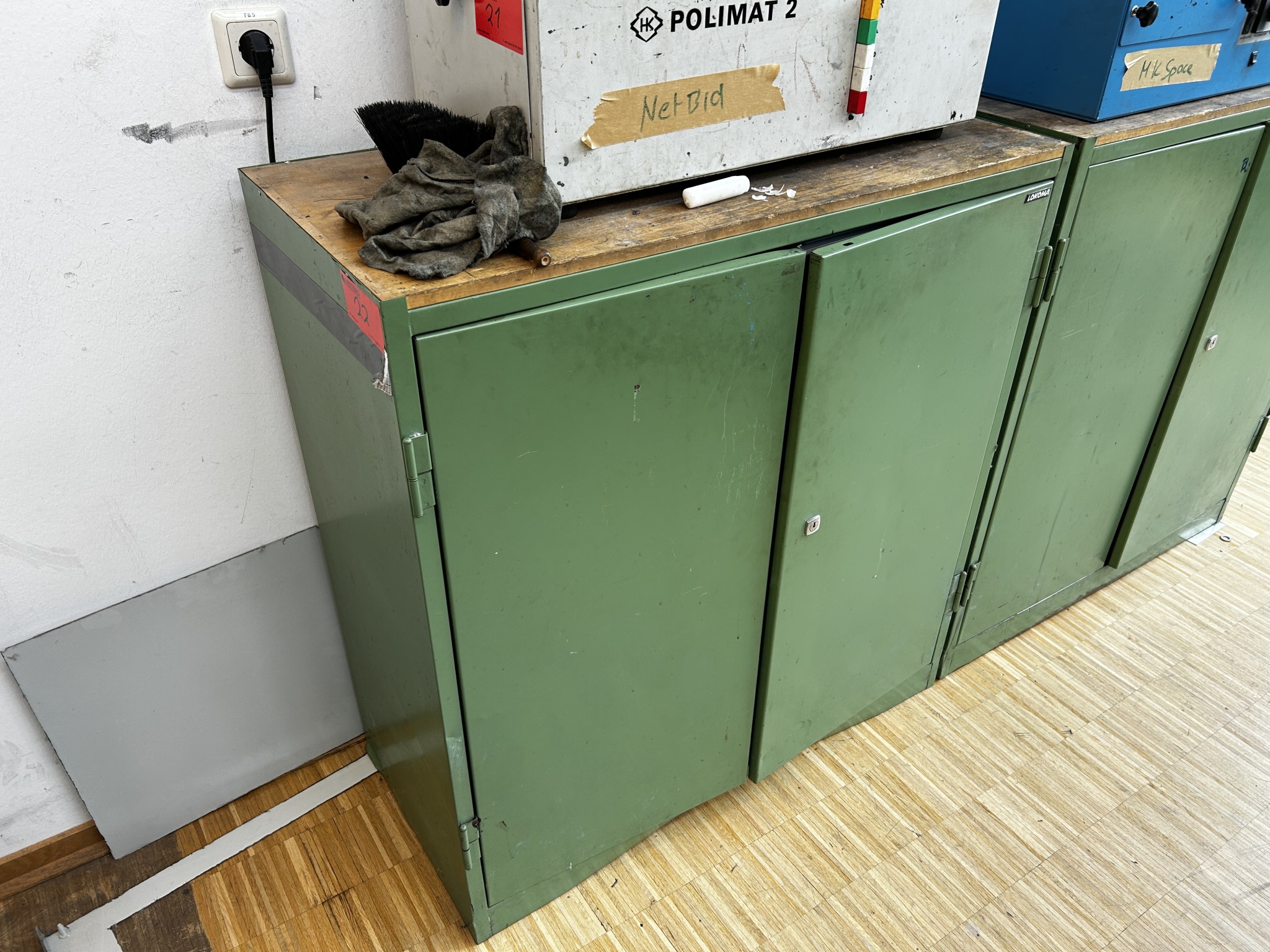 Nicht mehr benötigtes Equipment einer beruflichen Schule-1