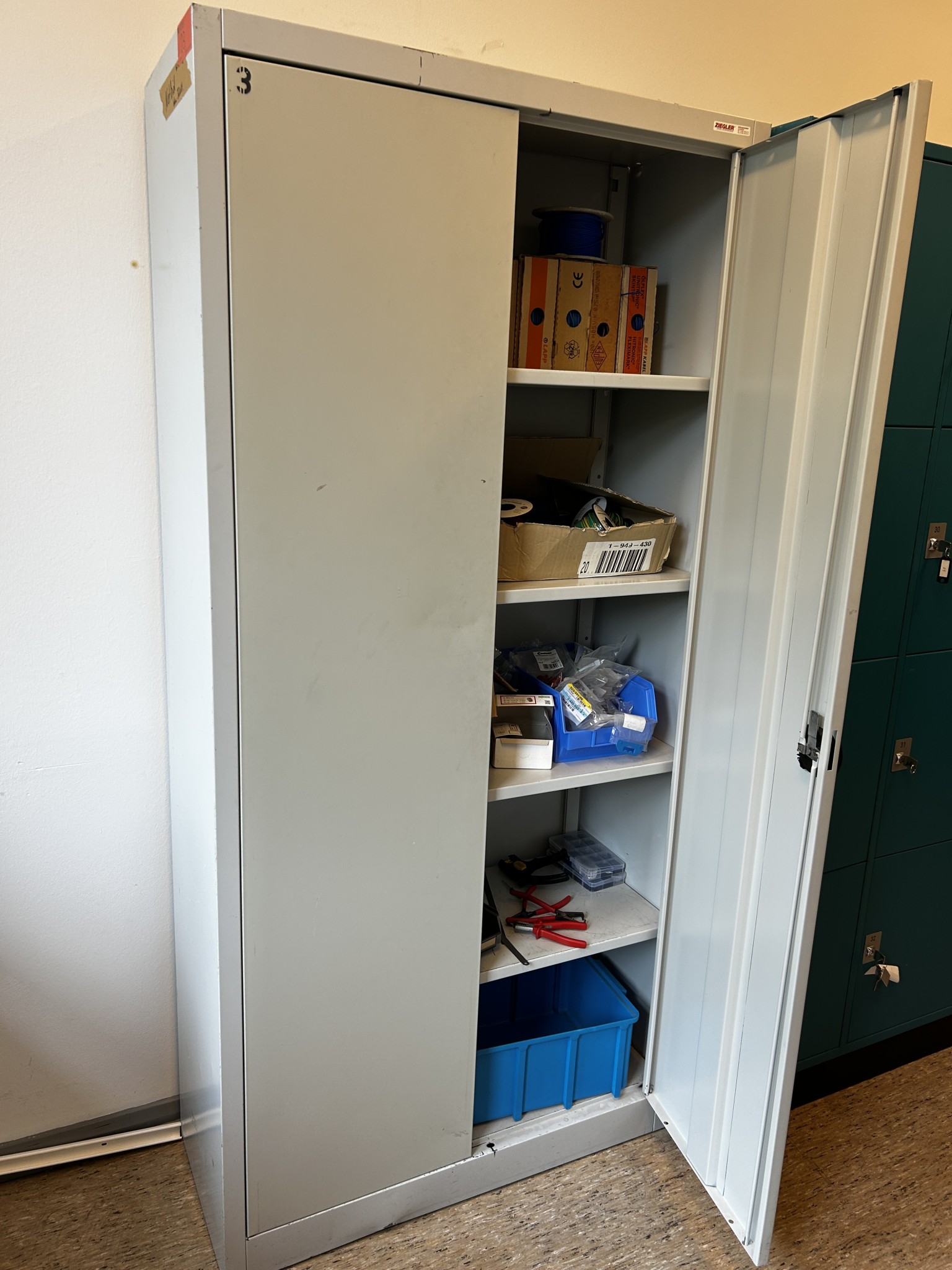 Vybavení, které již odborná škola nepotřebuje-2