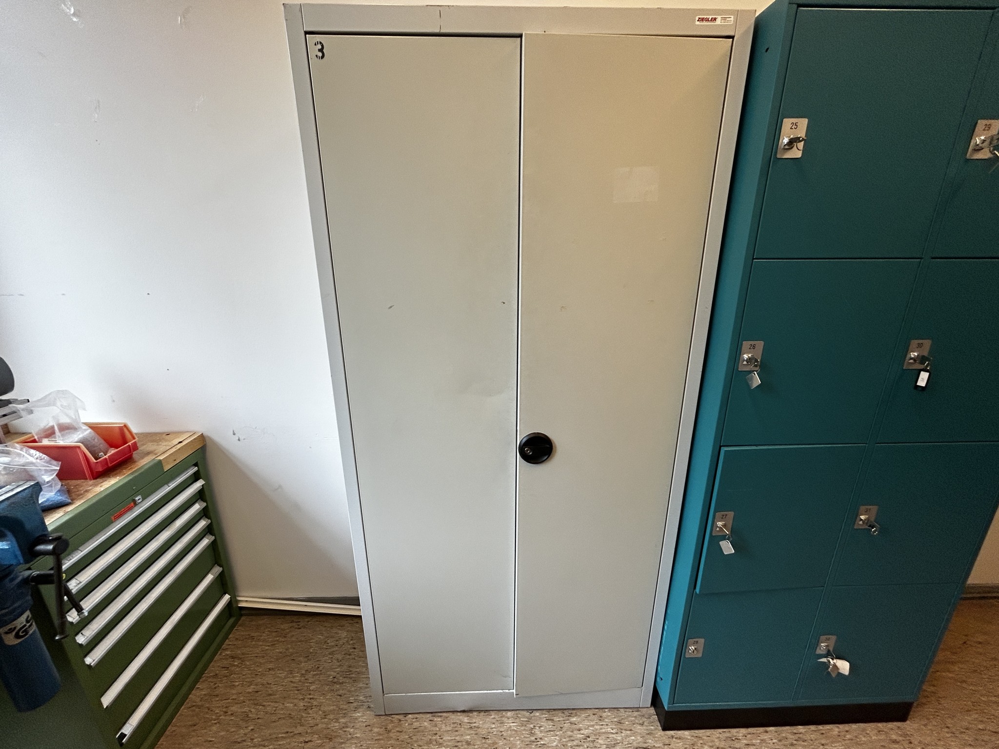 Vybavení, které již odborná škola nepotřebuje-3