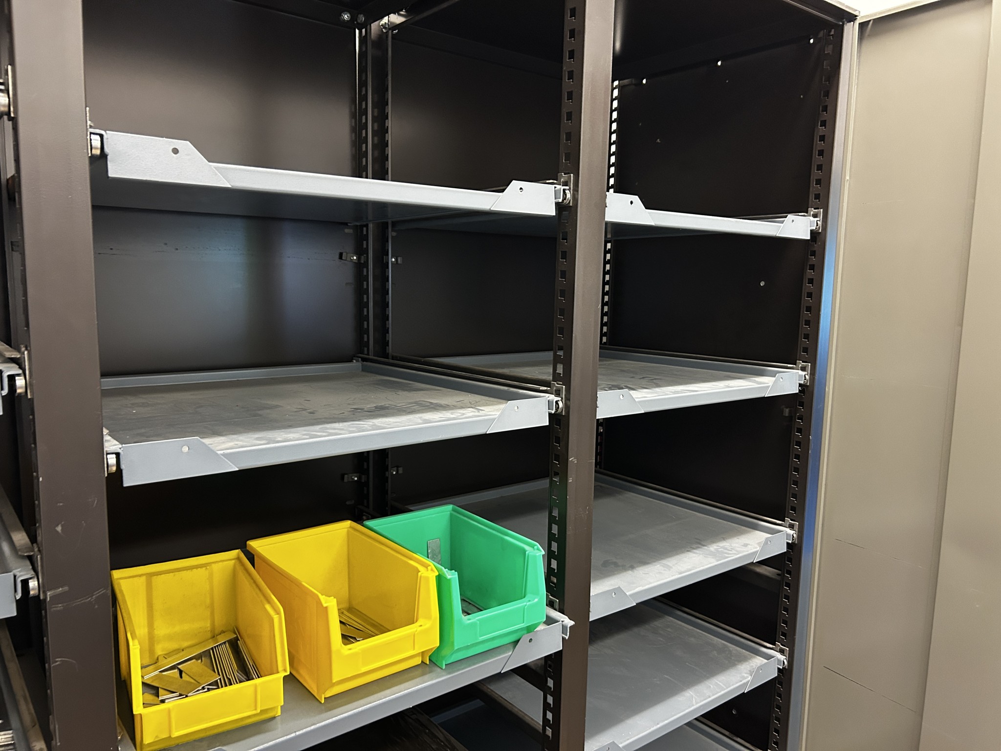 Nicht mehr benötigtes Equipment einer beruflichen Schule-3