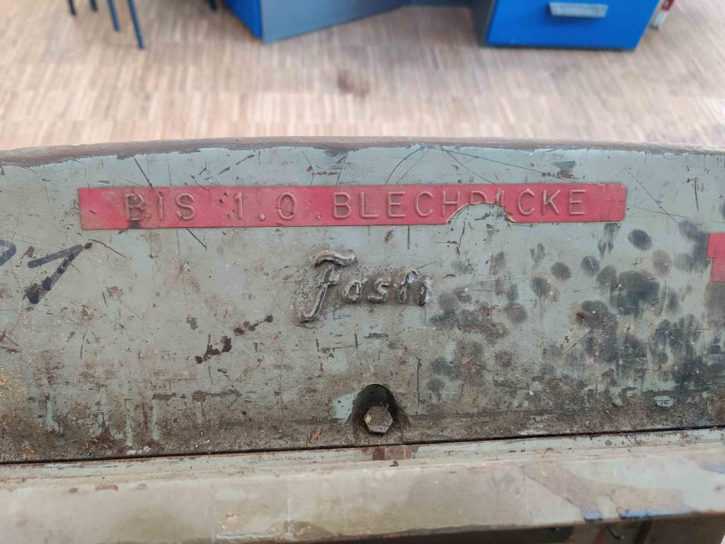 Nicht mehr benötigtes Equipment einer beruflichen Schule-6