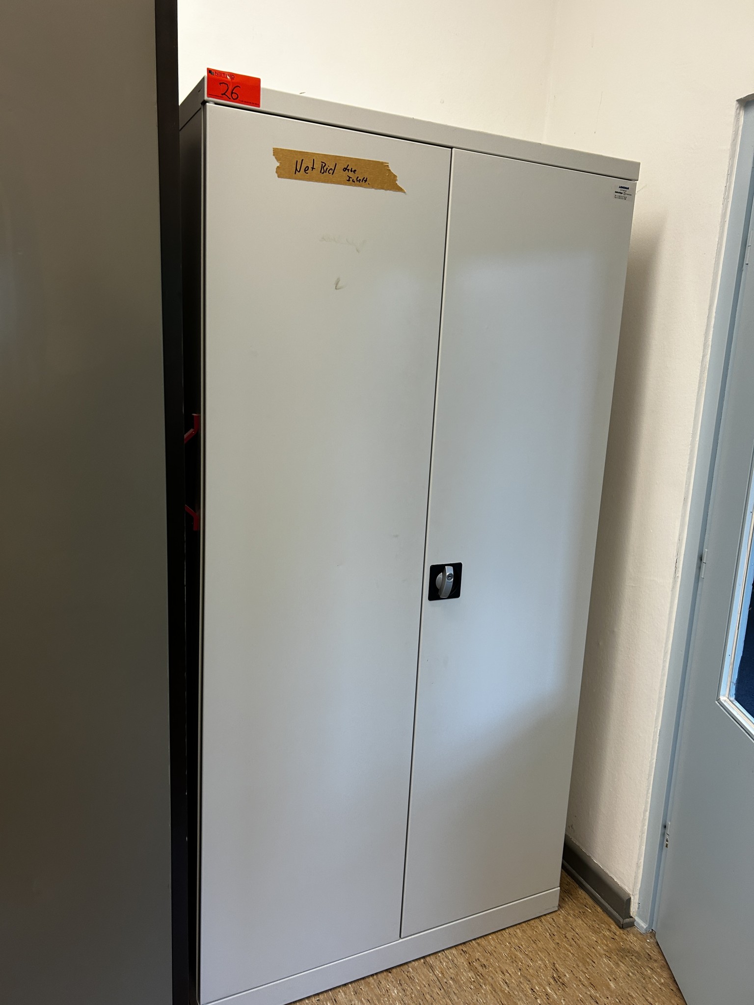 Nicht mehr benötigtes Equipment einer beruflichen Schule-1