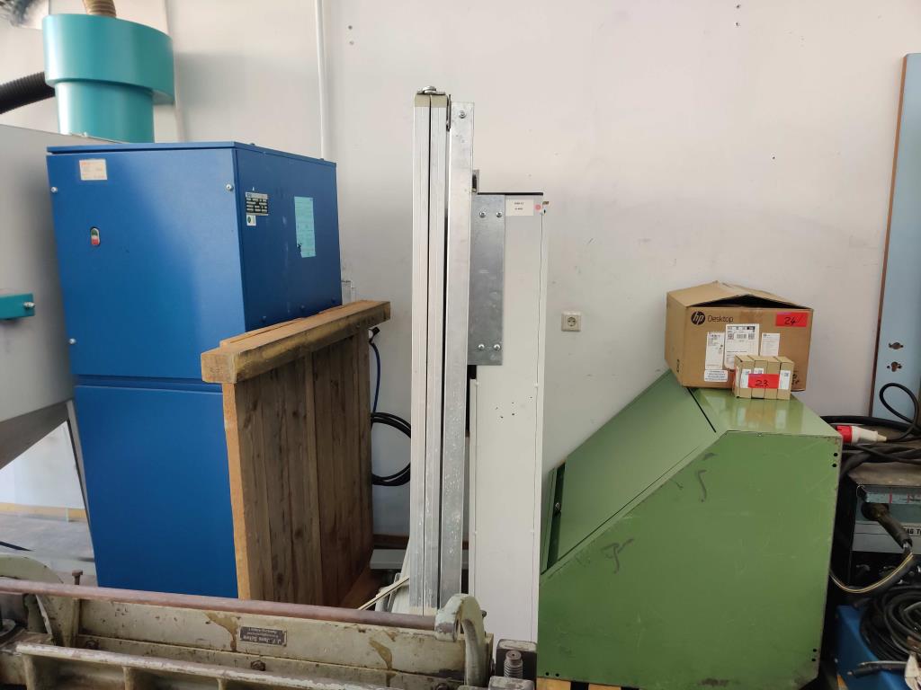 Nicht mehr benötigtes Equipment einer beruflichen Schule-3