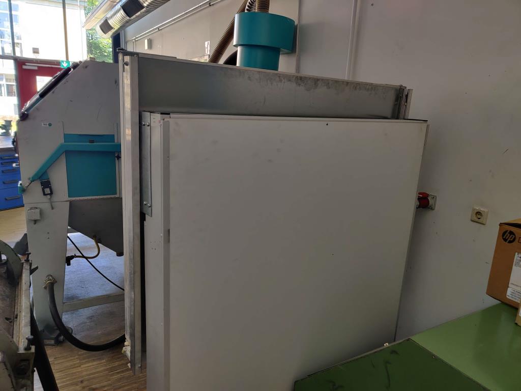 Nicht mehr benötigtes Equipment einer beruflichen Schule-4