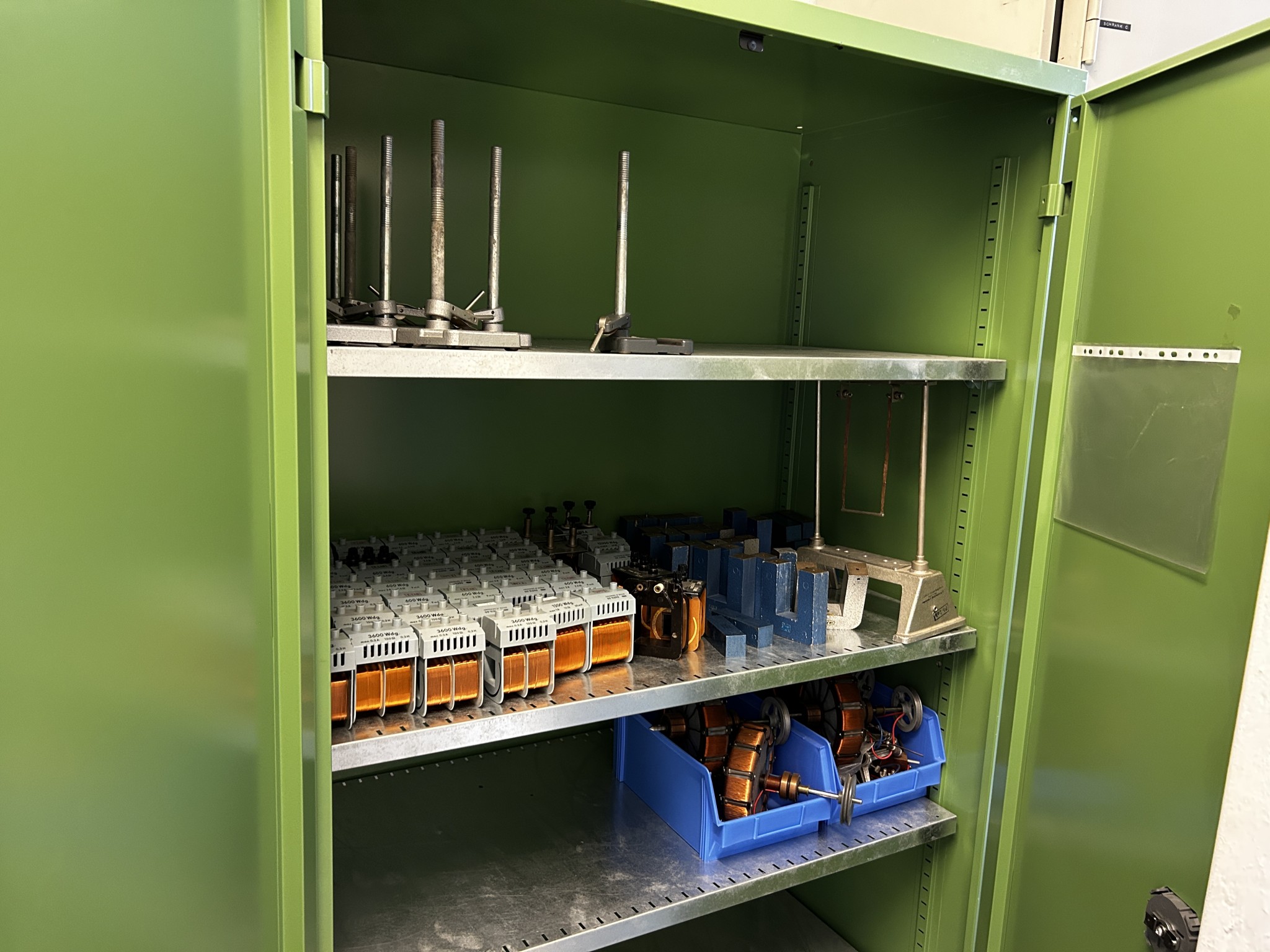 Equipos que ya no necesita un centro de formación profesional-3