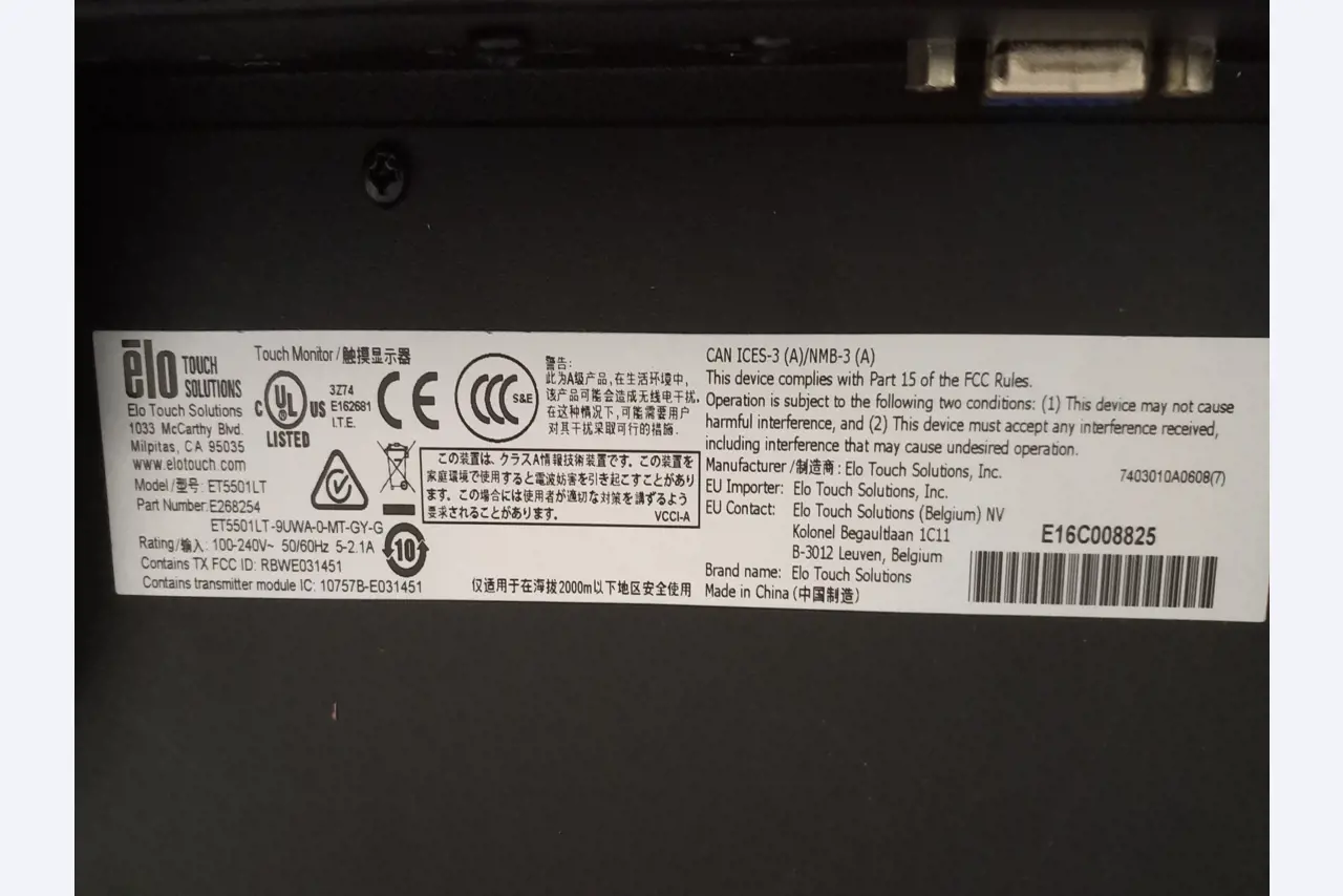 Nicht mehr benötigtes Equipment einer beruflichen Schule-10