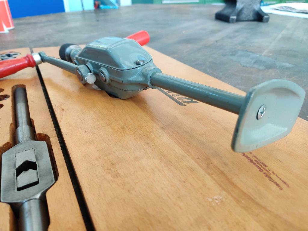 Nicht mehr benötigtes Equipment einer beruflichen Schule-10