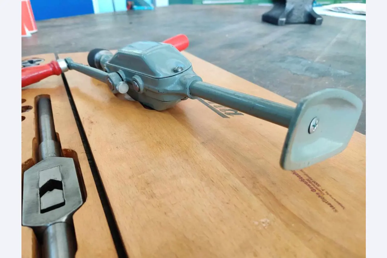 Uitrusting die niet langer nodig is voor een beroepsschool-10