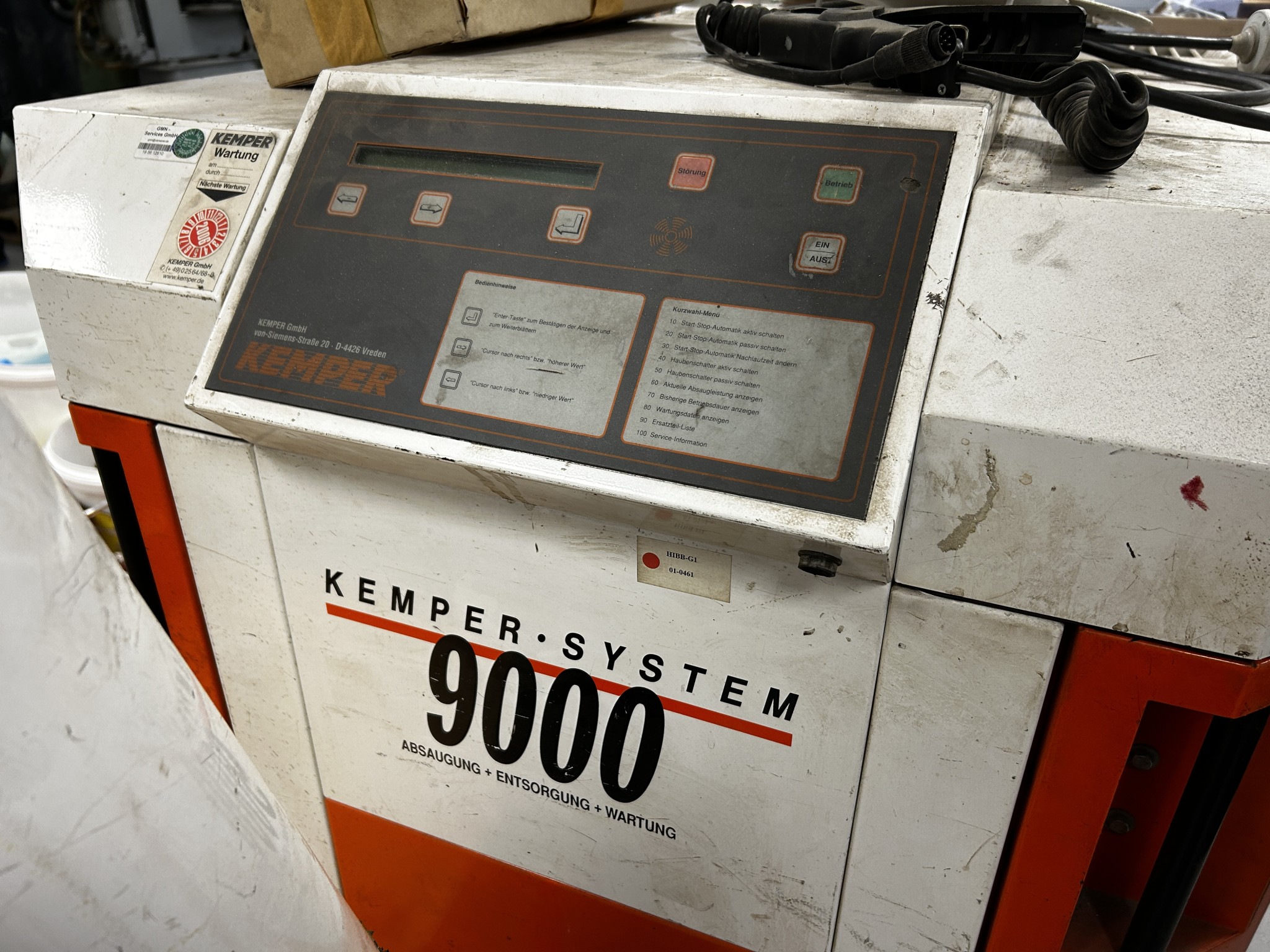 Nicht mehr benötigtes Equipment einer beruflichen Schule-6